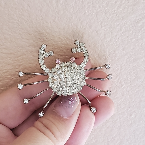 Jewelry - Vintage crab brooch